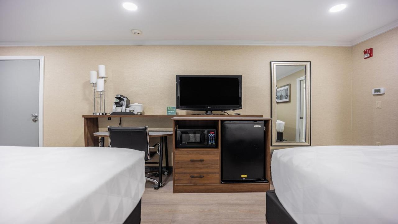 Holiday Inn Plainview-Long Island By Ihg Exterior foto